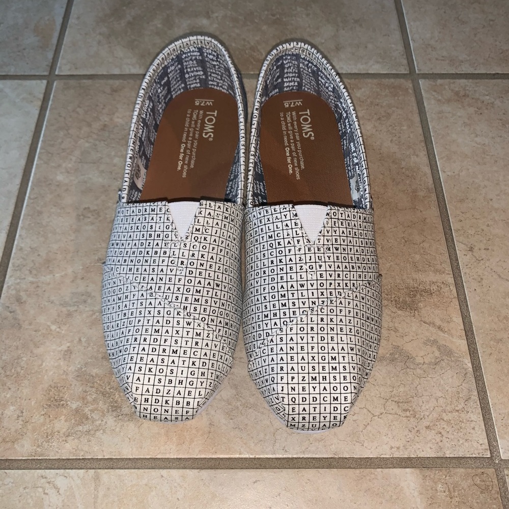 NWOT TOMS crosswords slip ons 7.5